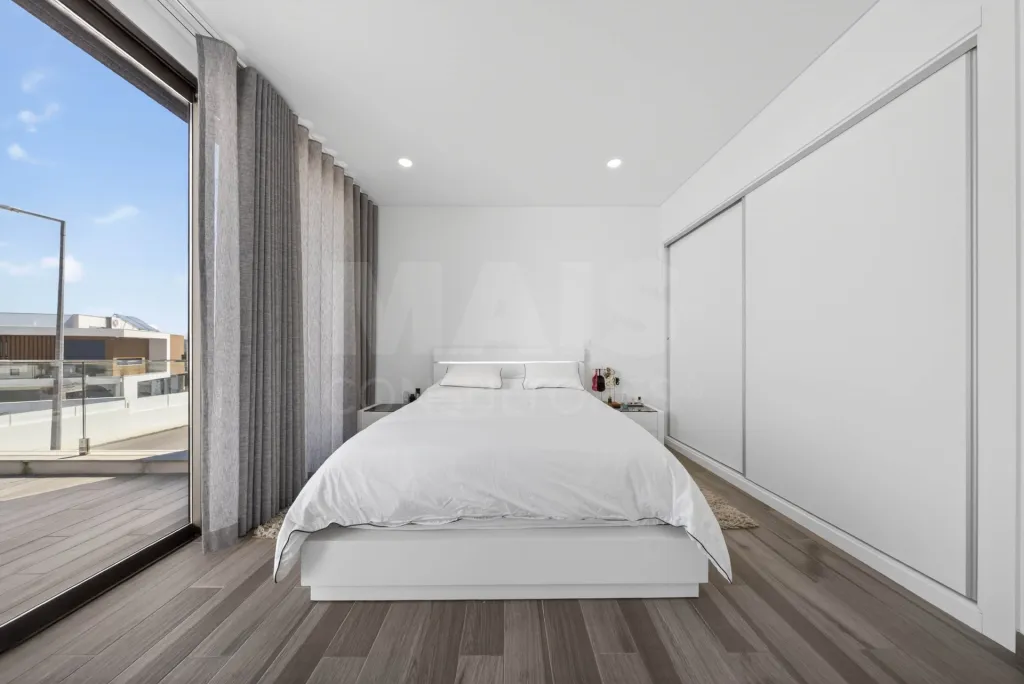 Moradia T4 com Piscina e Rooftop a minutos da Praia | Salir do Porto
