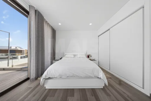 Moradia T4 com Piscina e Rooftop a minutos da Praia | Salir do Porto