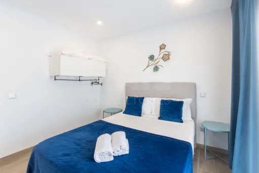 Propriedade com 3 apartamentos e piscina em Óbidos
