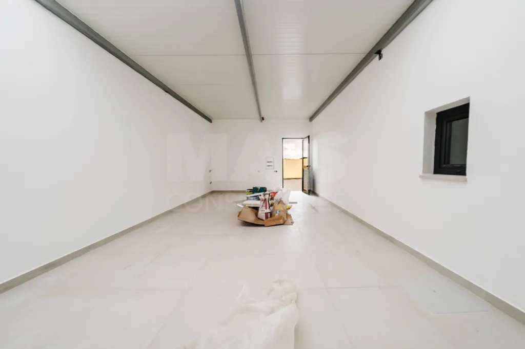 Fully Renovated 3-Bedroom House | Courtyard and Outbuildings | São Bartolomeu dos Galegos, Lourinhã