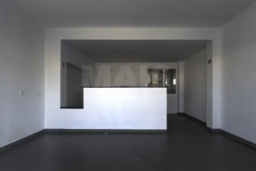 Espaço Comercial 115 m² na EN10 | Localização Premium e Máxima Visibilidade – Porto Alto