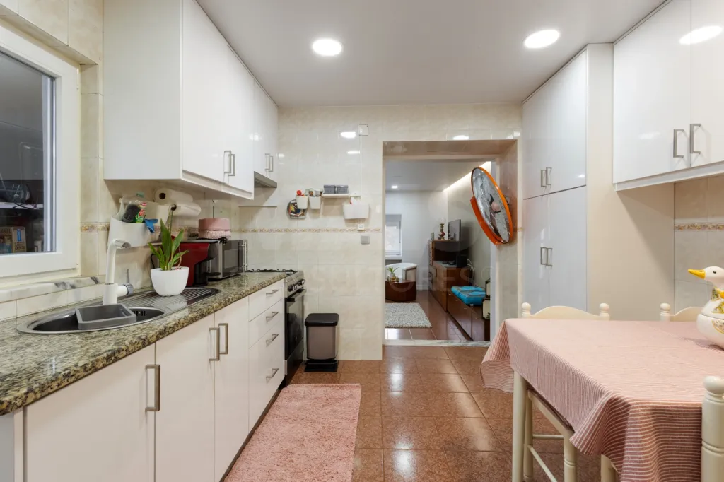 Andar de Moradia T2 Totalmente Remodelado a menos de 10 Minutos das Praias de Peniche