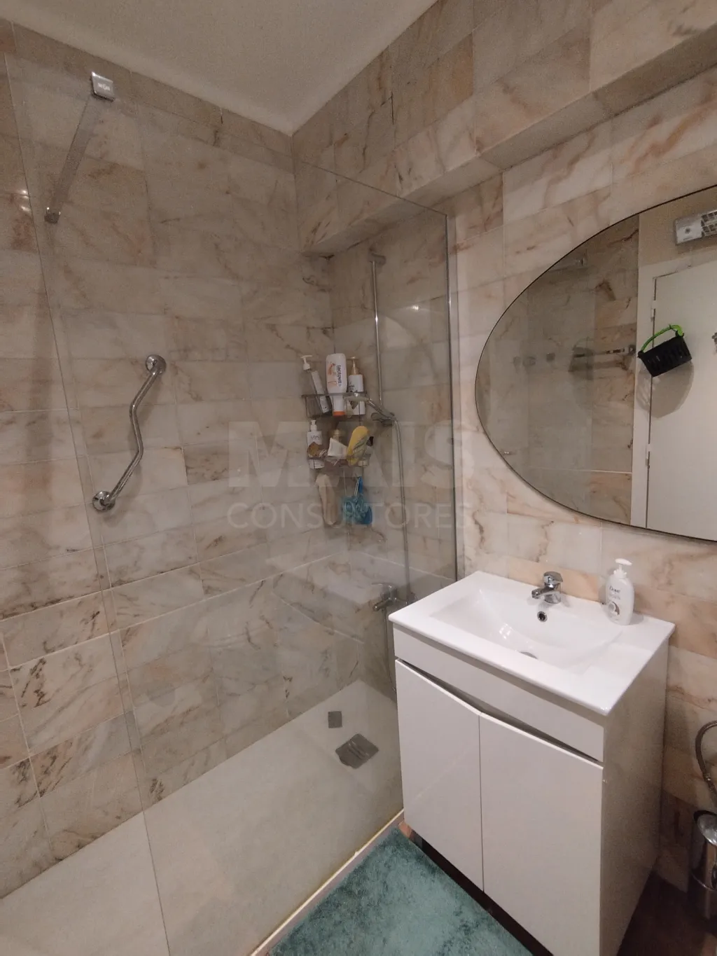 Apartamento T4 ao lado do metro das Olaias com dois lugares de parqueamento