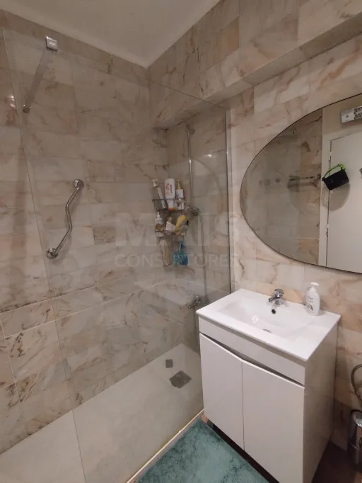 Apartamento T4 ao lado do metro das Olaias com dois lugares de parqueamento