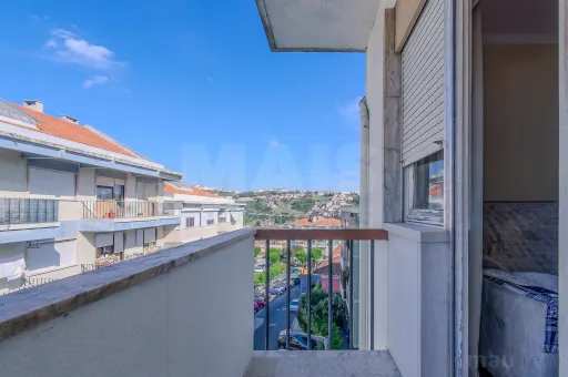 Apartamento T2 na Póvoa de Santo Adrião, Odivelas.