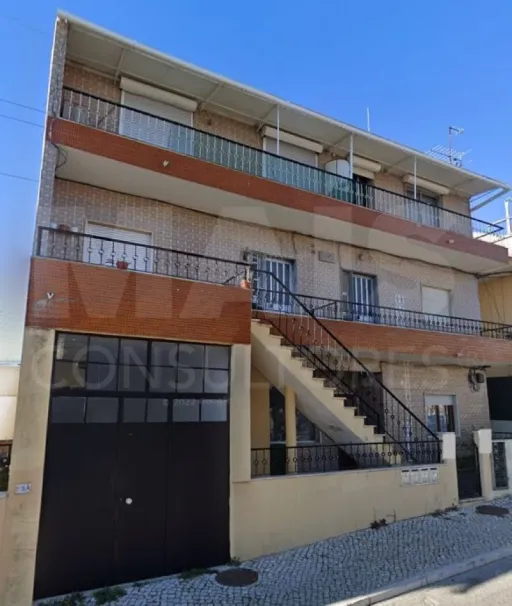 Refurbished 1-bedroom apartment in São João da Talha