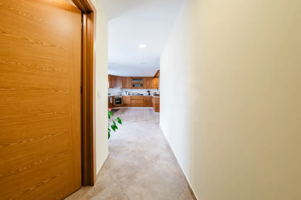 Moradia T5 com 2 Anexos em Terreno com mais de 1.400 m²