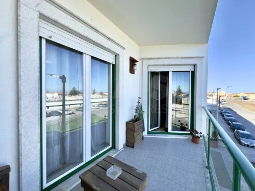 Apartamento T3 com suíte e garagem em Peniche