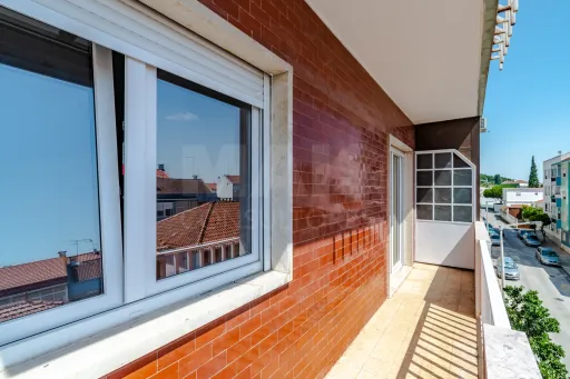 T2 with Double Living Room and Two Fronts - Castanheira do Ribatejo