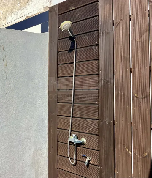 Andar de Moradia com 3 quartos e zona exterior em frente à praia de Peniche