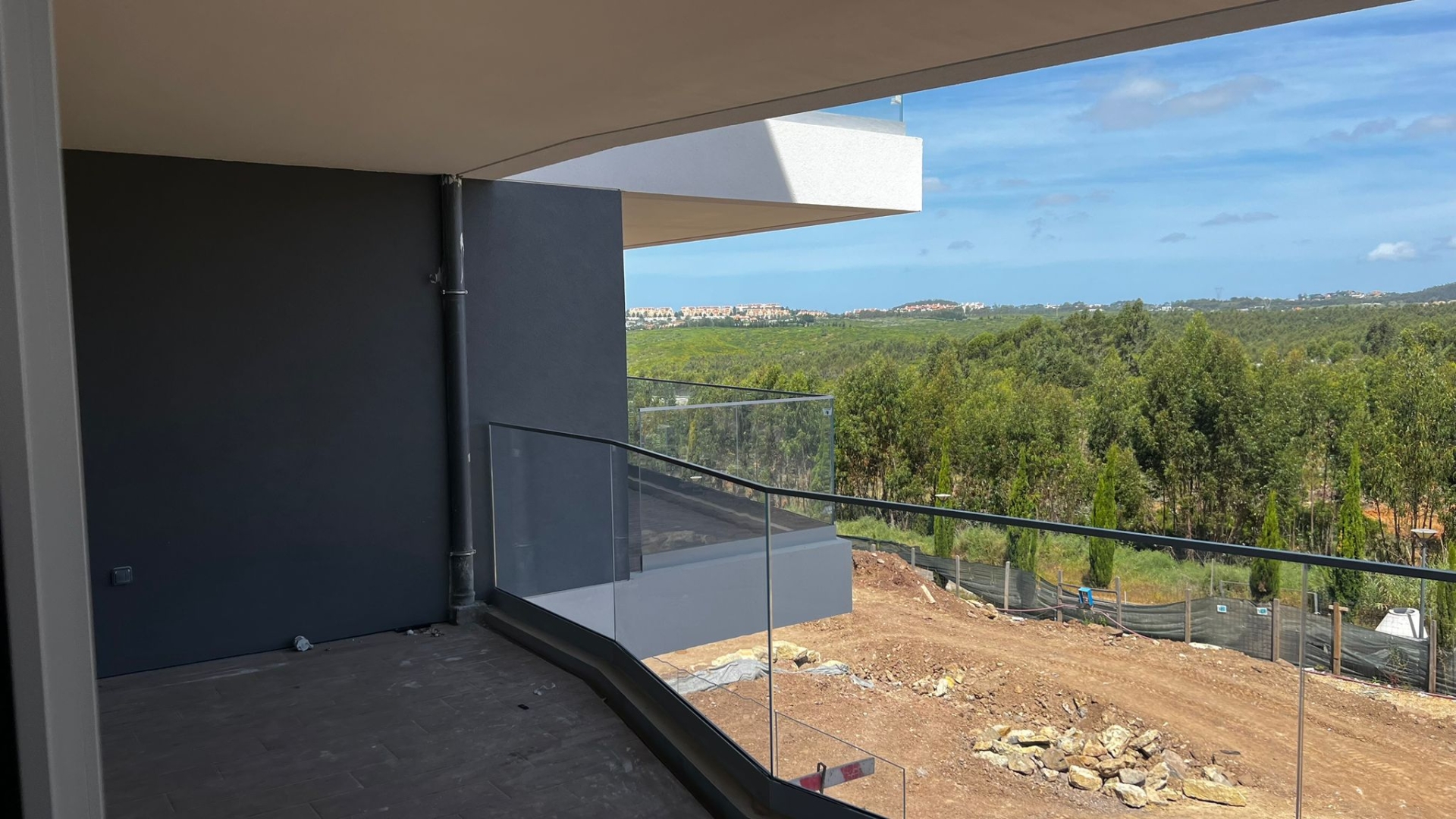 T3 com 2 Suítes e 50m2 de Varanda. Belas Clube de Campo