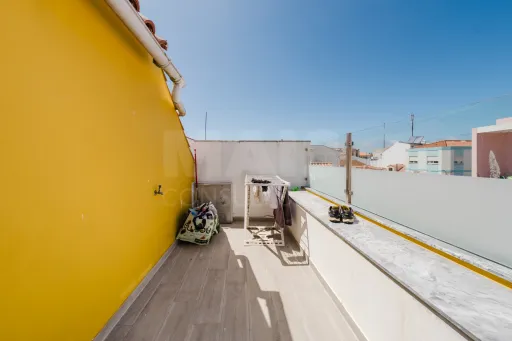 Prédio no Centro de Peniche com licença de ALOJAMENTO LOCAL