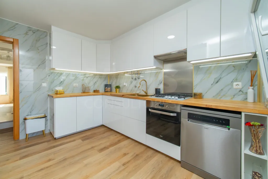 Moradia T2+2 totalmente remodelada com piscina aquecida no Porto Alto
