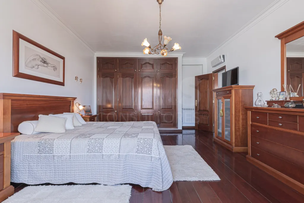 🏡✨ Moradia T4 em Alenquer com Piscina e Espaço de Convívio ao Ar Livre!