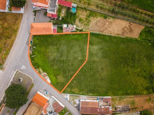 Terreno c/ 1.250m2 com projeto para 2 moradias