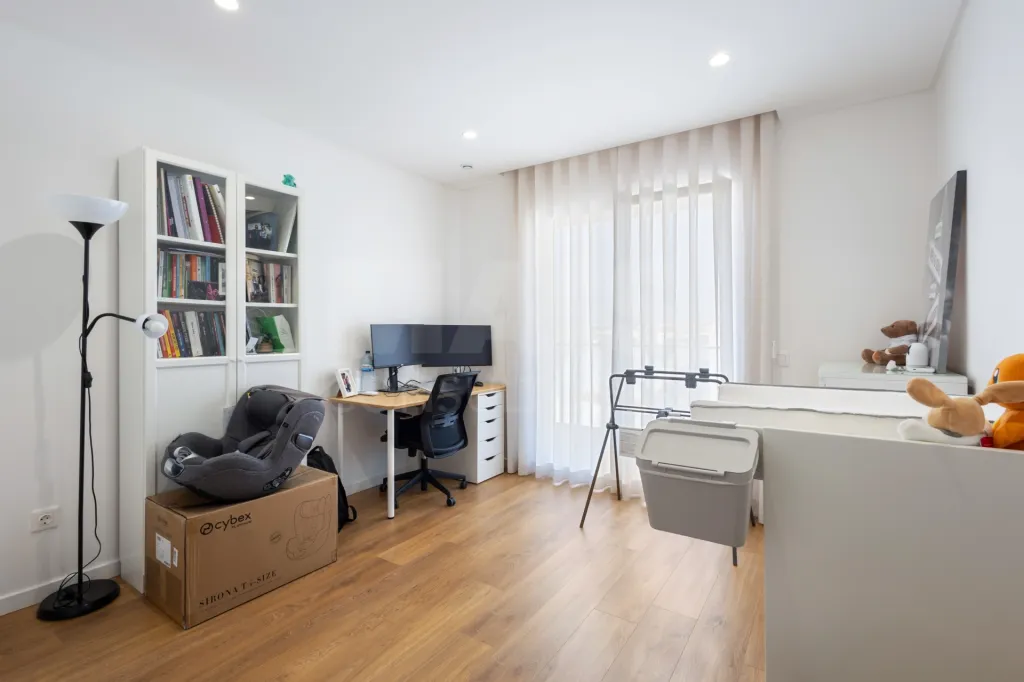 Apartamento T3 semi-novo vista mar com garagem