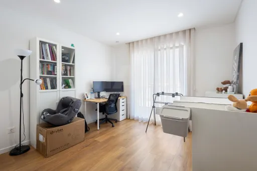 Apartamento T3 semi-novo vista mar com garagem