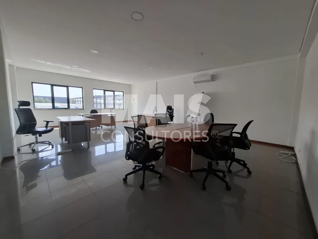 Building with Warehouse and Land for Expansion in Vila Nova de Santo André, Setúbal