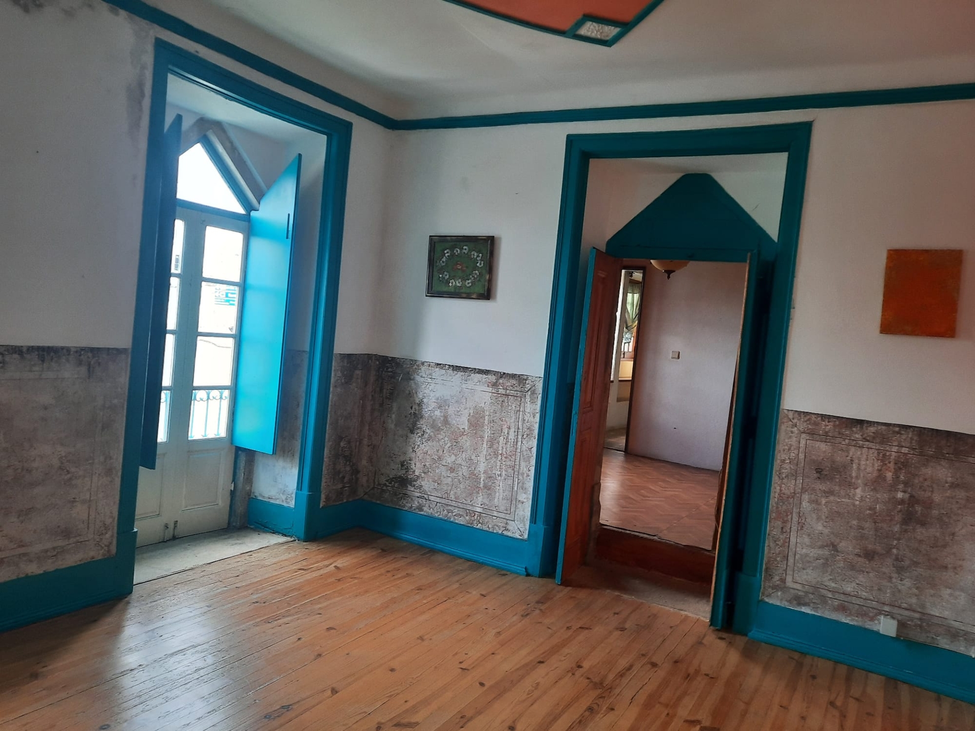 6-bedr. house with store and 4.600 m2 plot.Ferreira Zêzere- Chãos