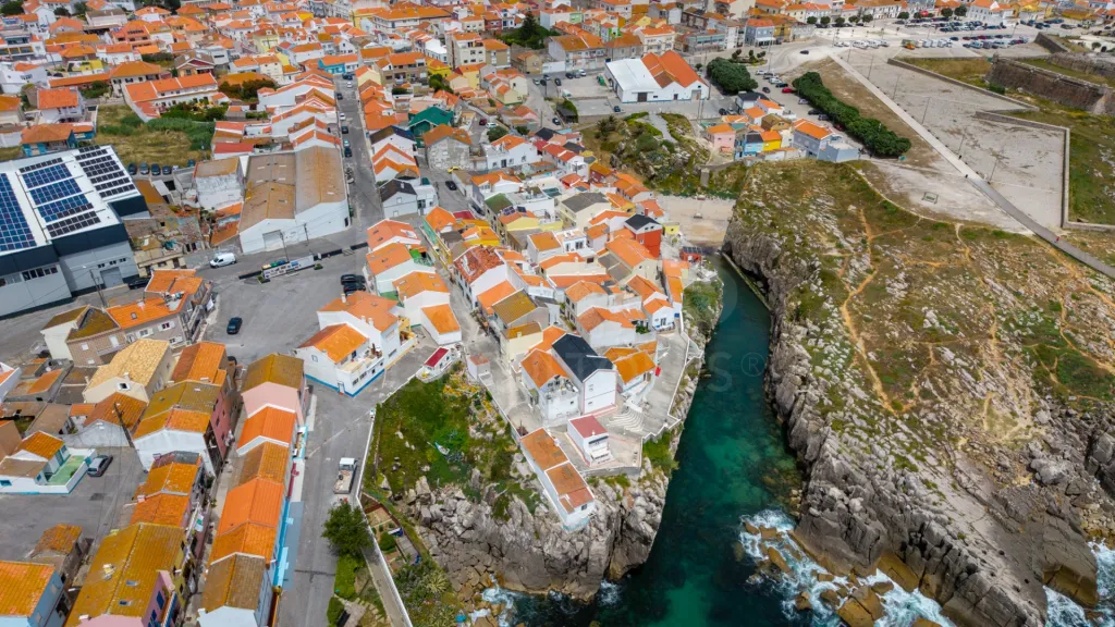 Moradia com 3 apartamentos e vista mar