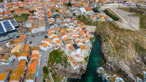 Moradia com 3 apartamentos e vista mar