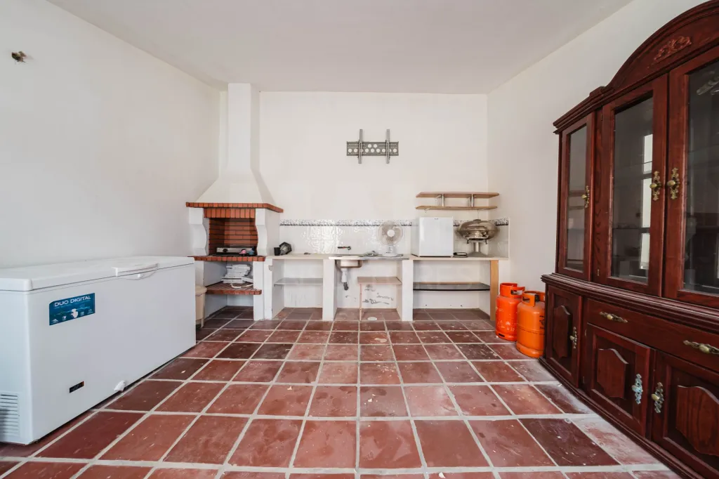 Moradia T4 em Olho Marinho | 260m² | Lote 734m²