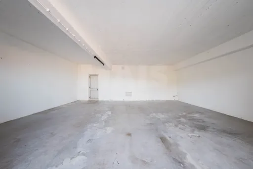 5-bedr. house with garage and warehouse