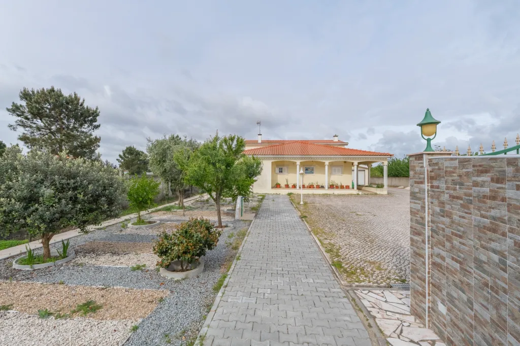 Moradia T3 com Piscina e Terreno de 7.320 m² – Privacidade, Sustentabilidade e Qualidade de Vida