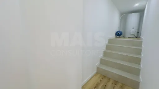 Apartamento T4 Totalmente Remodelado | Centro da Lourinhã | Espaço, Elegância e Conforto
