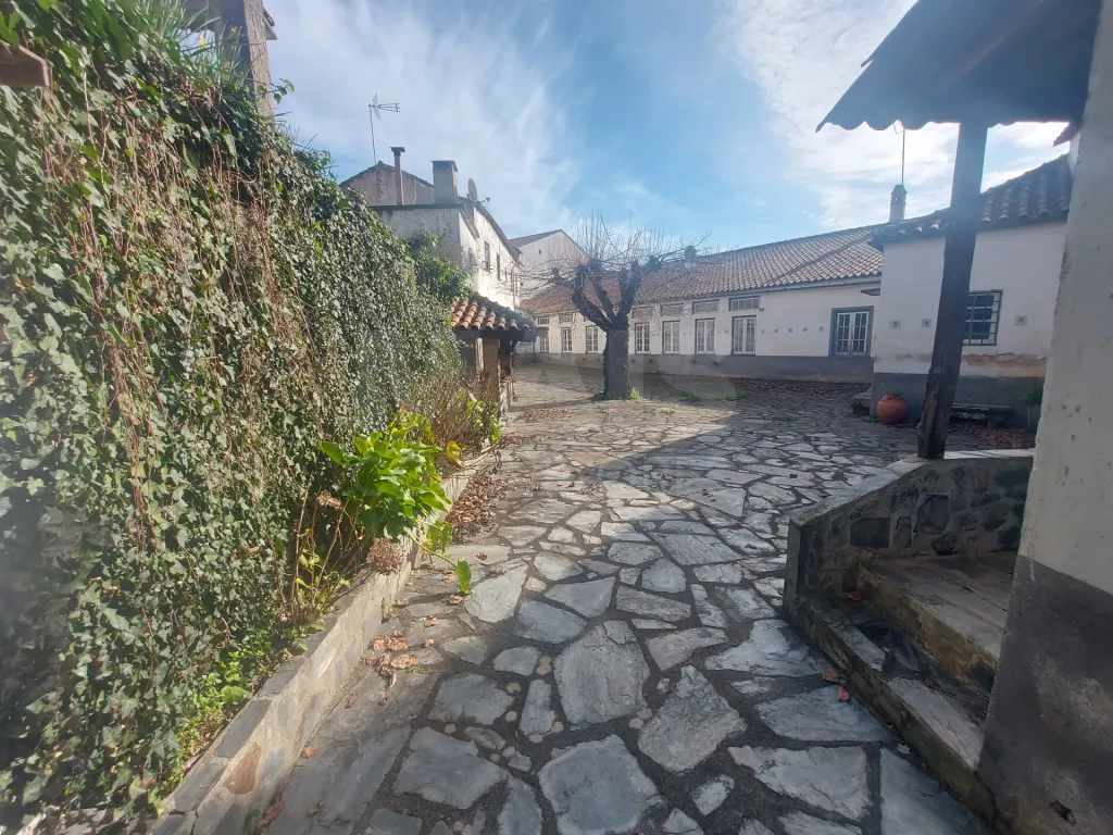 Casa Senhorial com Brazão em Coja- Arganil.