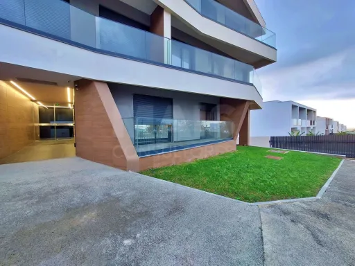 T2 Moderno na Serra de Carnaxide com 2 Estacionamentos Privados