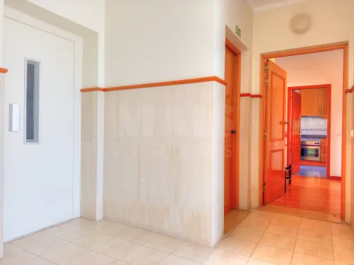 Apartamento T2 com Vista Mar e Garagem!