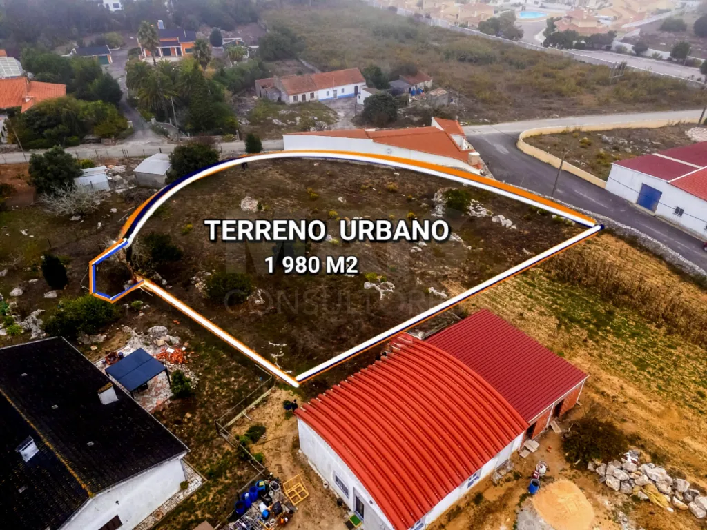 Terreno Urbano com 1980m2, Construção Moradia até 300m2