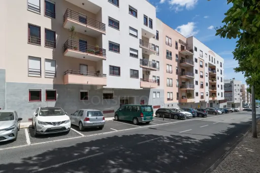 3-Bedroom Apartment in Linda-a-Velha