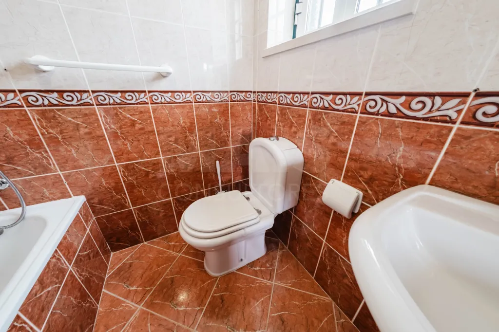 Moradia T4 em Olho Marinho | 260m² | Lote 734m²