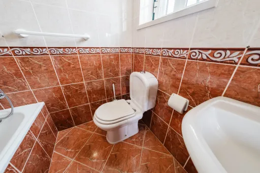 Moradia T4 em Olho Marinho | 260m² | Lote 734m²