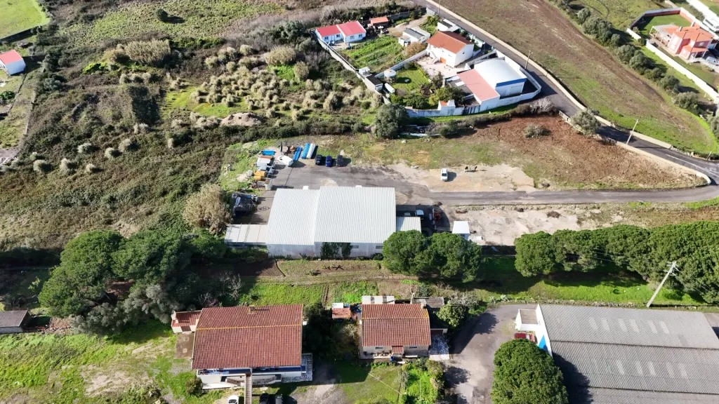 Warehouse on 9342m2 plot in Terrugem