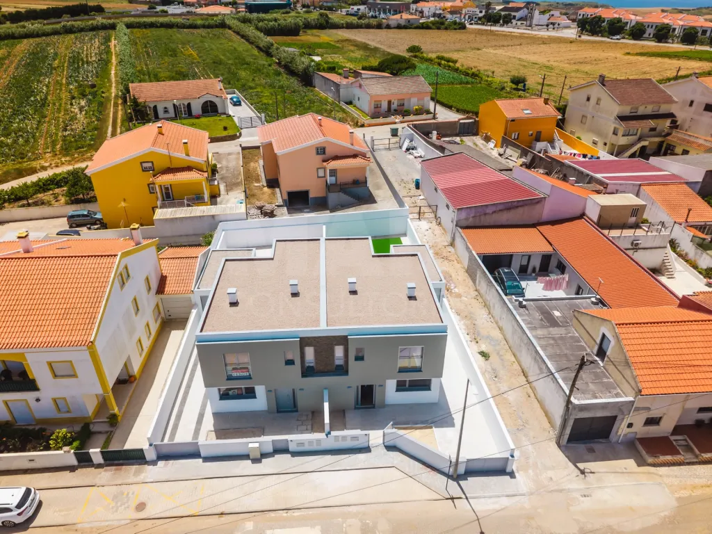 Exclusiva Moradia T4 Moderna com Conforto e Elegância Perto das Praias de Peniche