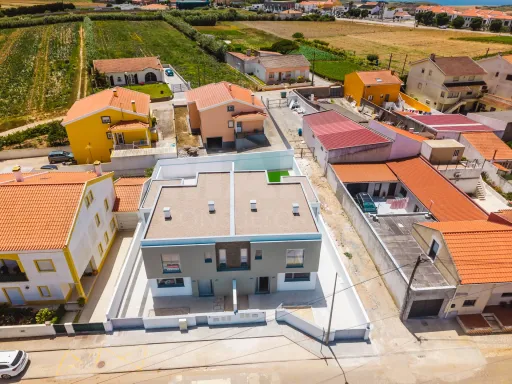 Exclusiva Moradia T4 Moderna com Conforto e Elegância Perto das Praias de Peniche