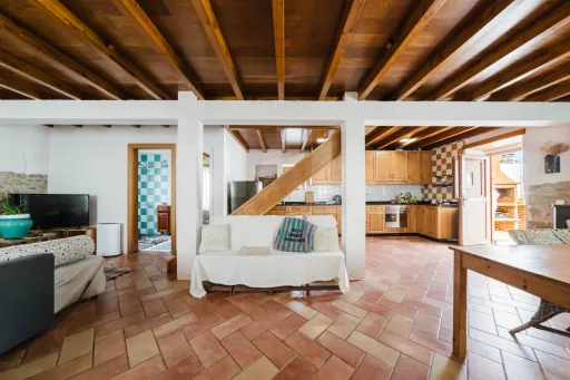 Moradia T2 transformada em T1 com charme tradicional – Serra d’El-Rei