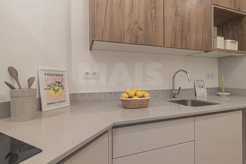 Unique Opportunity - Renovated T2 in Praça São João Batista