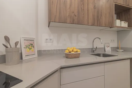 Unique Opportunity - Renovated T2 in Praça São João Batista