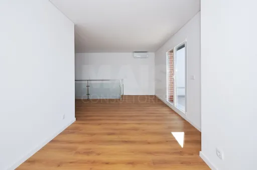 T3 + 1 Duplex com Box para 2 carros e Terraço | Colinas do Cruzeiro, Odivelas