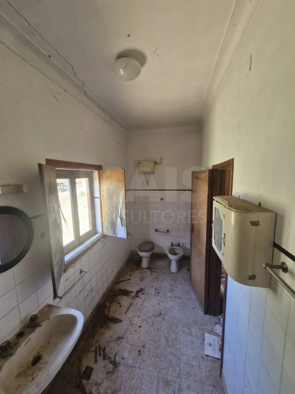 Oportunidade para Investimento: Moradia Térrea T2 para Remodelar – Foros de Salvaterra