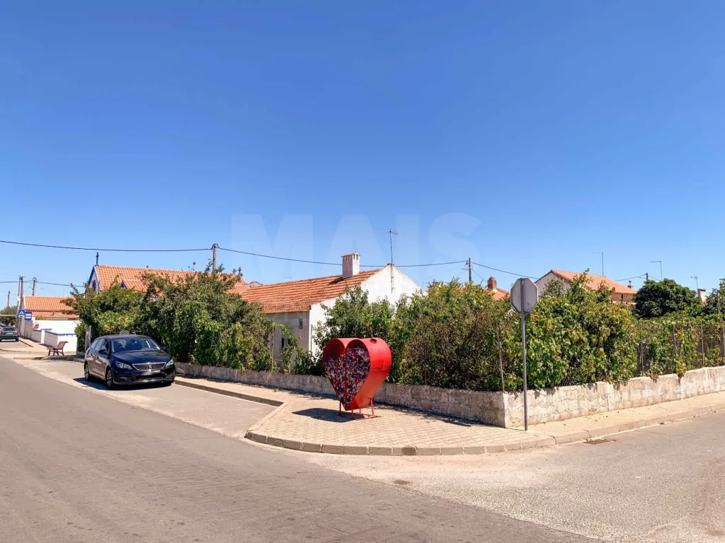 Moradia T3 com espaço exterior e poço