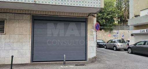 Store 75m2 w/ 2 fronts Dafundo Central