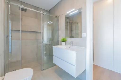 Moradia T3 contemporânea com piscina privada no Porto Alto