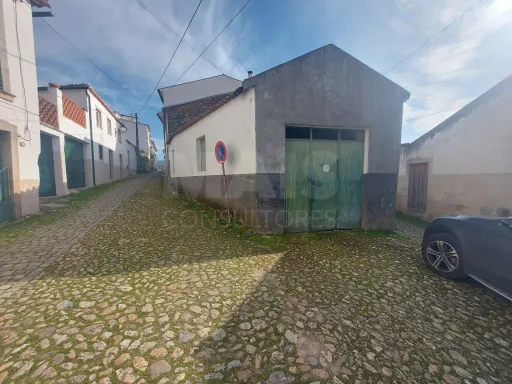 Casa Senhorial com Brazão em Coja- Arganil.