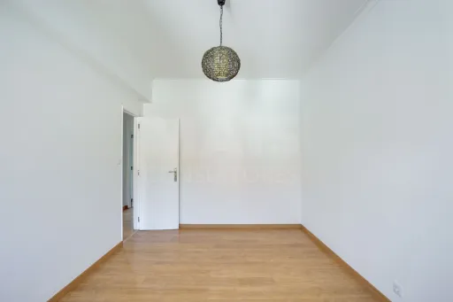 T2 Remodelado na Ramada | 3 Frentes | Excelente Luz Natural
