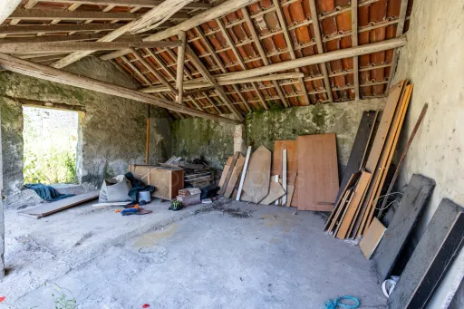 MAIS DE 300 m² DE CONSTRUÇÃO, PÁTIO PRIVADO E GRANDES ÁREAS DE APOIO | TURQUEL